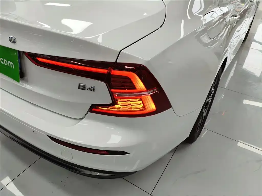 Volvo S60 2023 из CN, фото 8