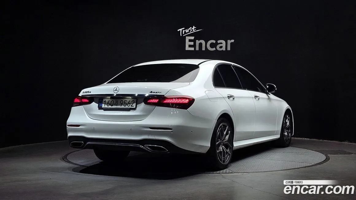 Mercedes-Benz E-Class — фото 2