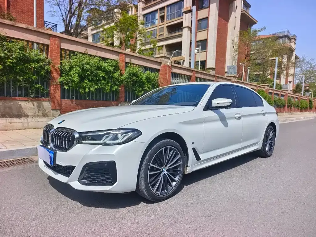 BMW 5 Series — фото 1