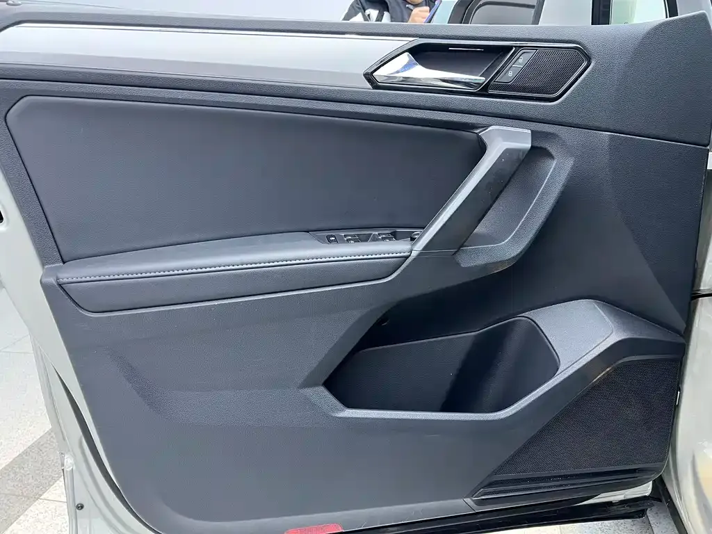 Volkswagen Tiguan L 2021 из CN, фото 10