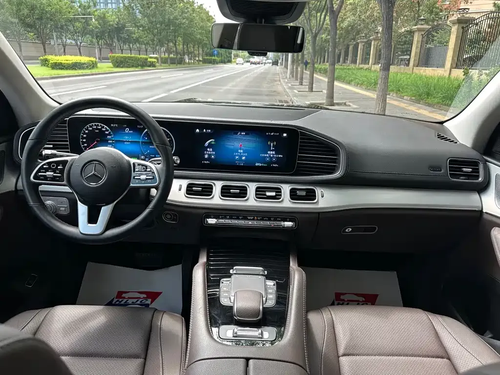 Mercedes-Benz GLS — фото 10
