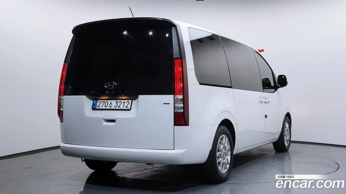 Hyundai Staria 2023 из KR, фото 2