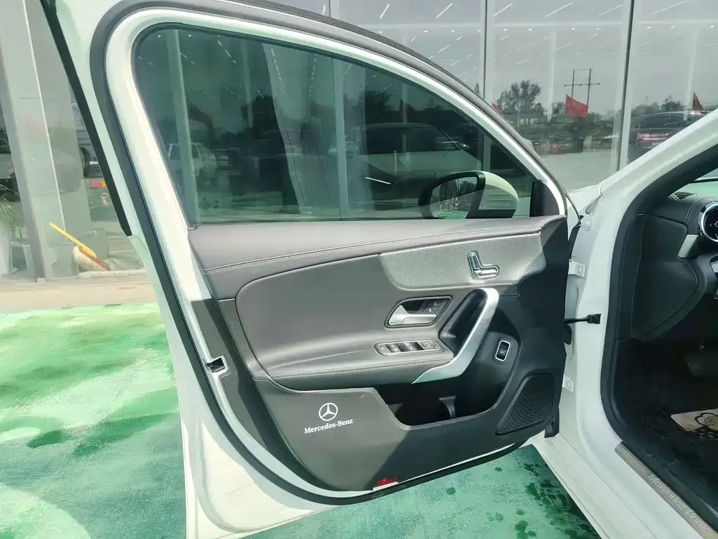 Mercedes-Benz A-Class 2024 из CN, фото 8