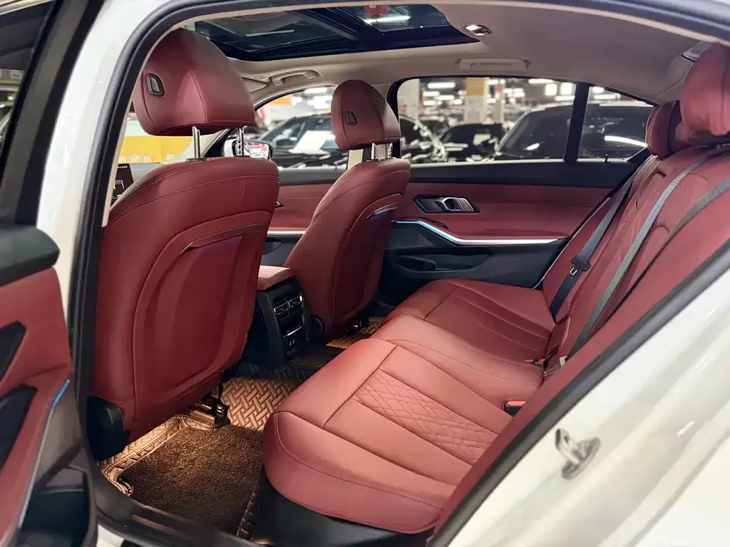 BMW 3 Series 2024 из CN, фото 9