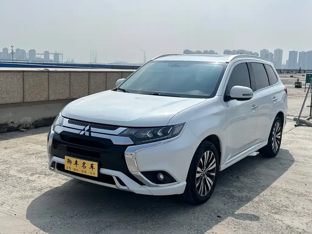 Mitsubishi Outlander 2021 из CN, фото 1
