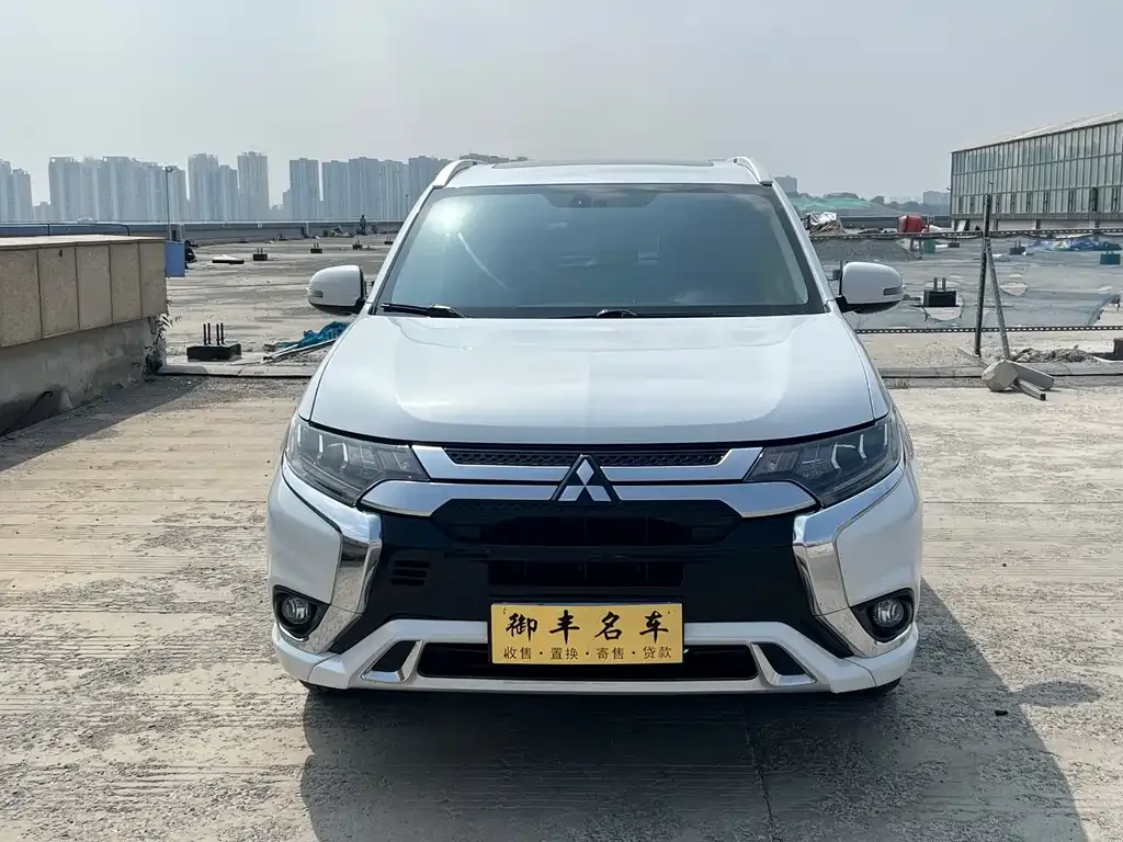 Mitsubishi Outlander 2021 из CN, фото 2