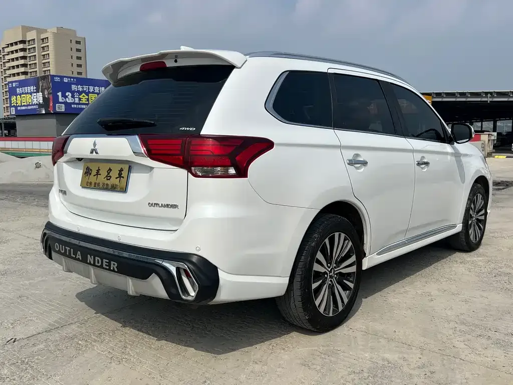 Mitsubishi Outlander 2021 из CN, фото 4