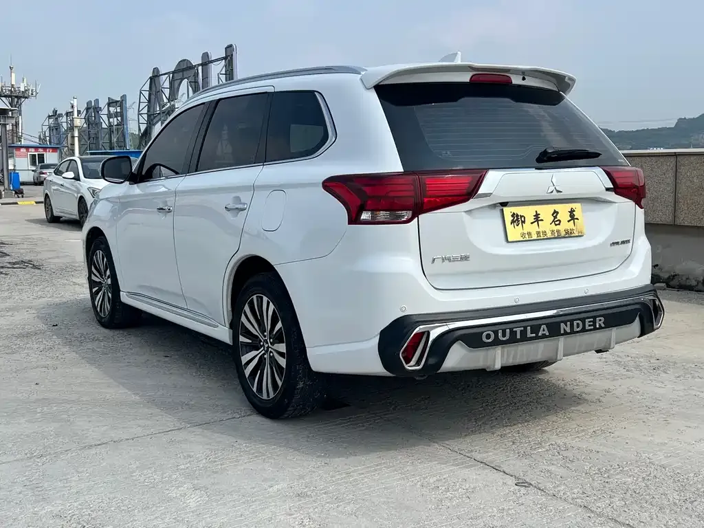 Mitsubishi Outlander 2021 из CN, фото 6