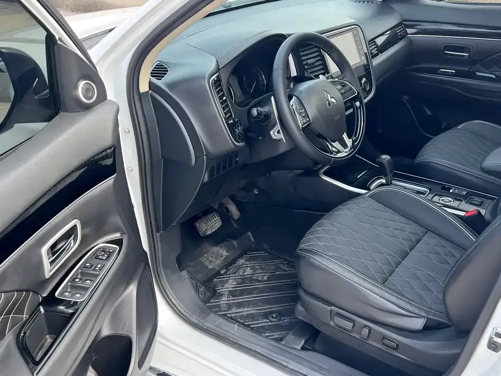 Mitsubishi Outlander 2021 из CN, фото 7