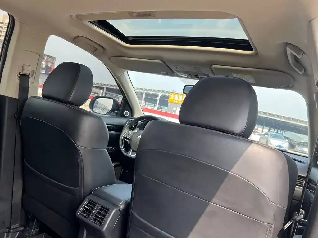 Mitsubishi Outlander 2021 из CN, фото 8