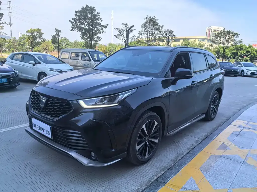 Toyota Crown Kluger 2023 из CN, фото 1