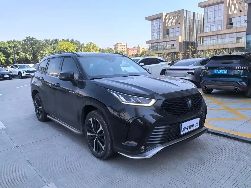 Toyota Crown Kluger 2023 из CN, фото 3
