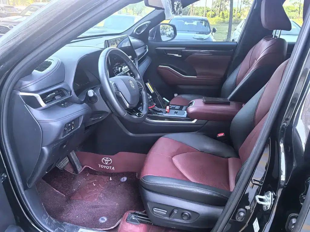 Toyota Crown Kluger 2023 из CN, фото 4