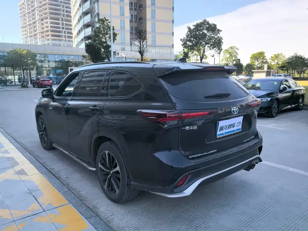 Toyota Crown Kluger 2023 из CN, фото 8