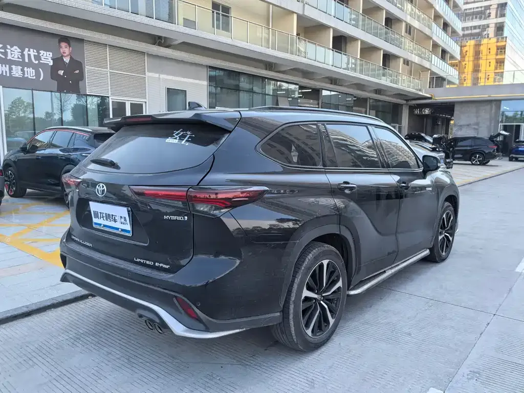 Toyota Crown Kluger 2023 из CN, фото 9