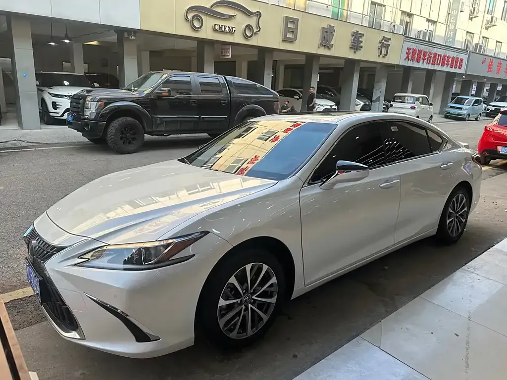 Lexus ES 2024 из CN, фото 1