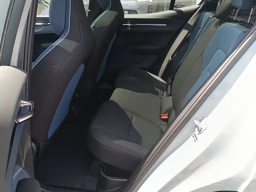 Volvo EX30 2025 из CN, фото 6