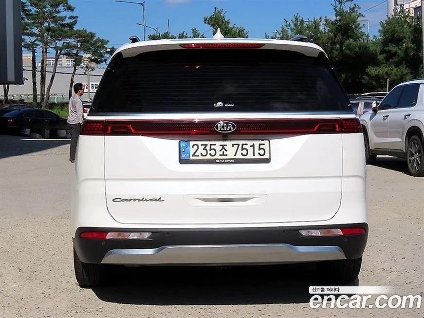Kia Carnival — фото 4