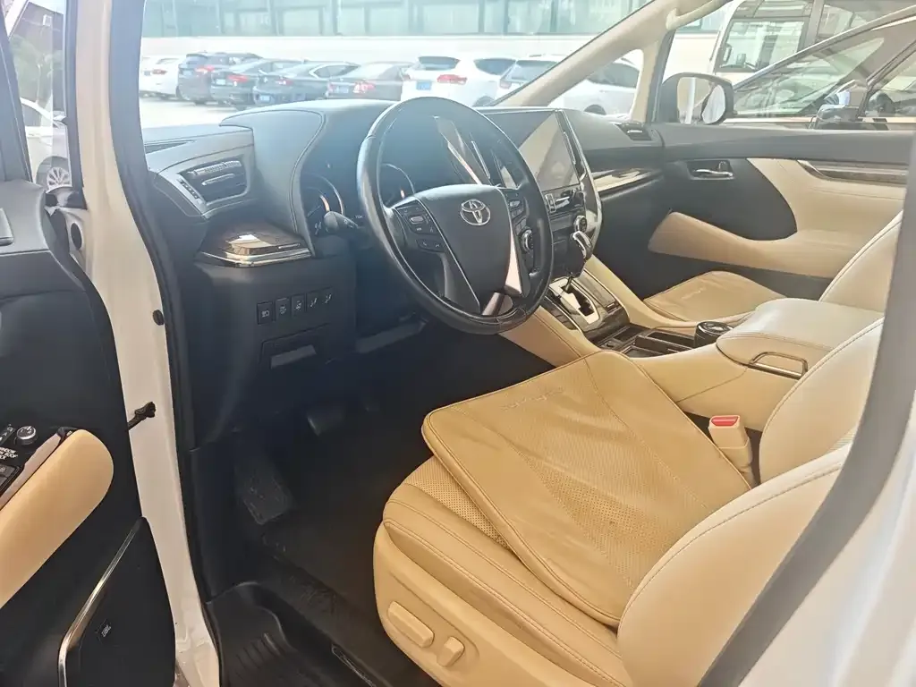 Toyota Vellfire 2022 из CN, фото 9