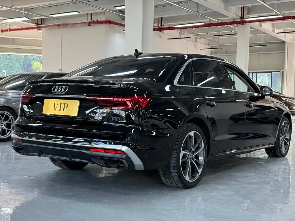 Audi A4L 2021 из CN, фото 4