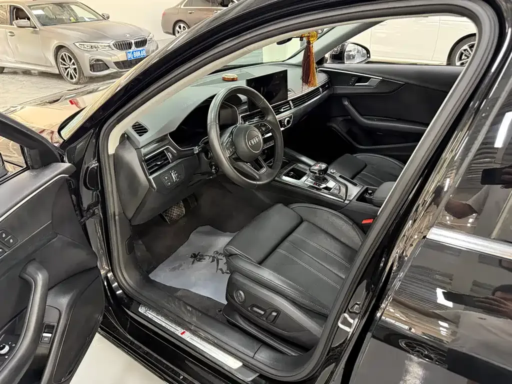 Audi A4L 2021 из CN, фото 7