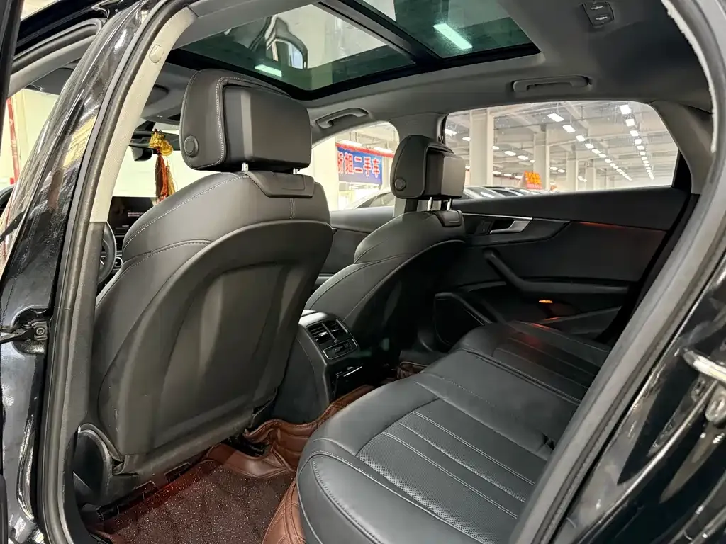 Audi A4L 2021 из CN, фото 8