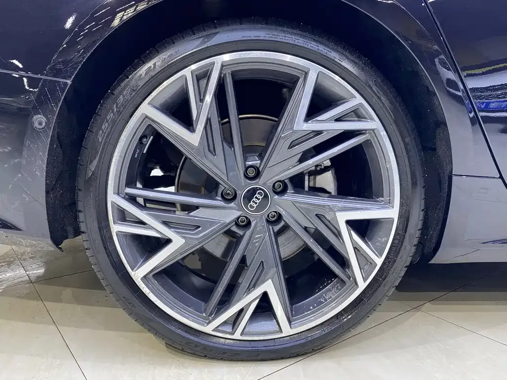Audi A7L 2024 из CN, фото 6