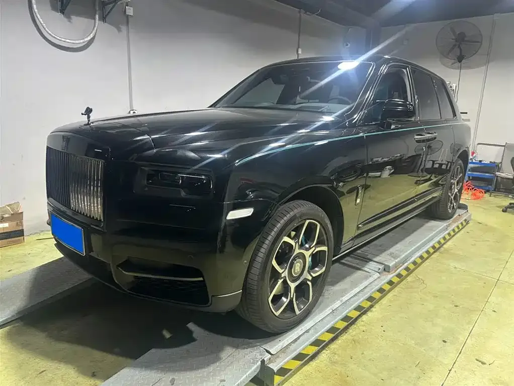 Rolls-Royce Cullinan — фото 1