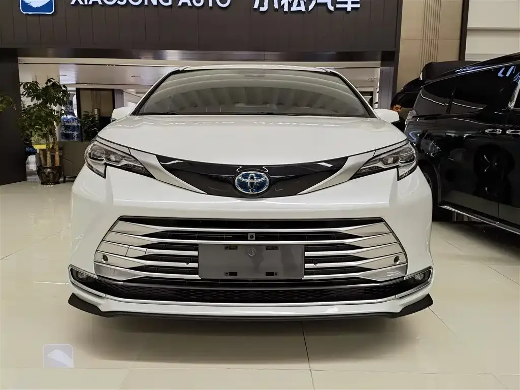 Toyota Sienna 2024 из CN, фото 2