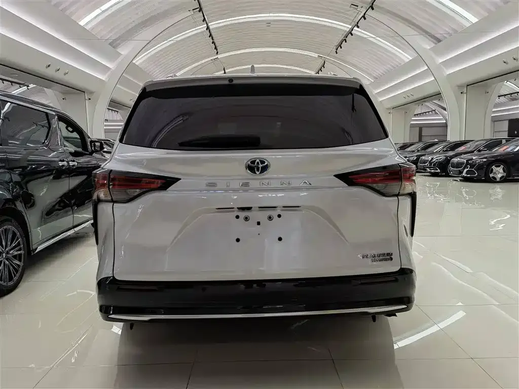Toyota Sienna 2024 из CN, фото 3