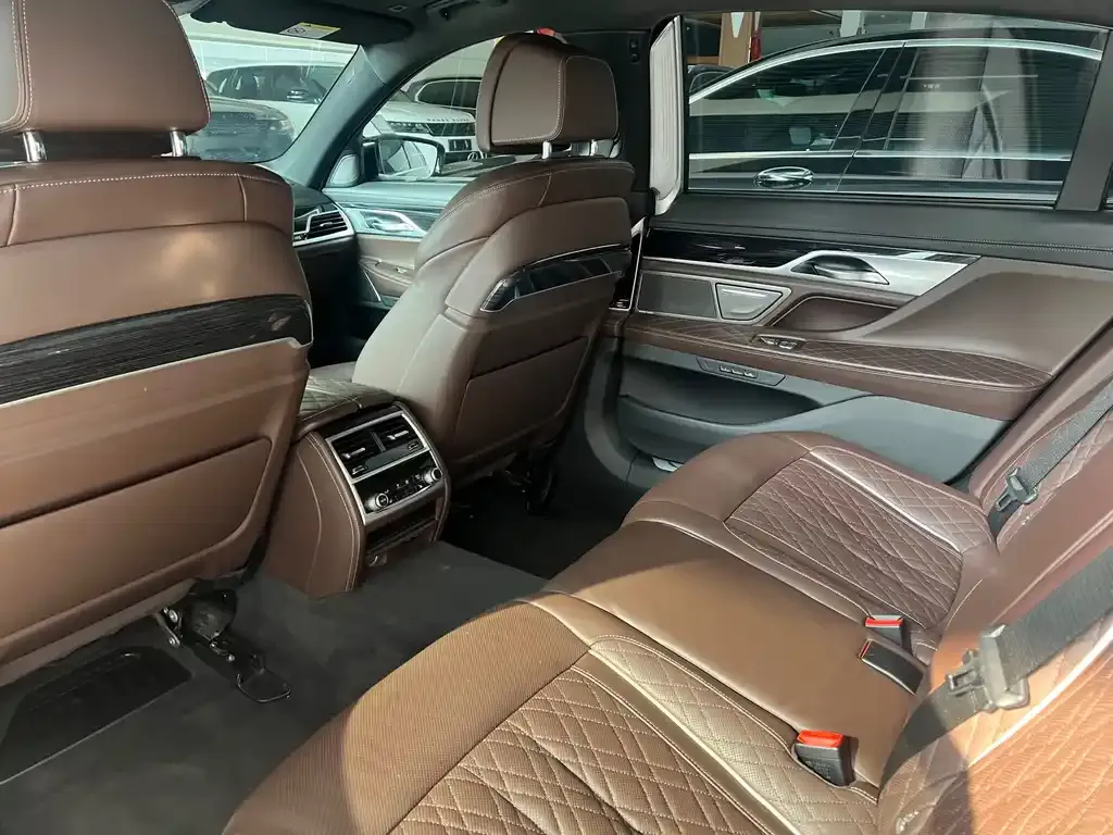 BMW 7 Series 2022 из CN, фото 6
