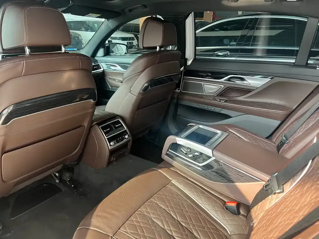 BMW 7 Series 2022 из CN, фото 7