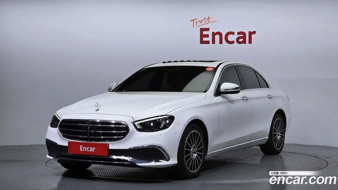 Mercedes-Benz E-Class — фото 1