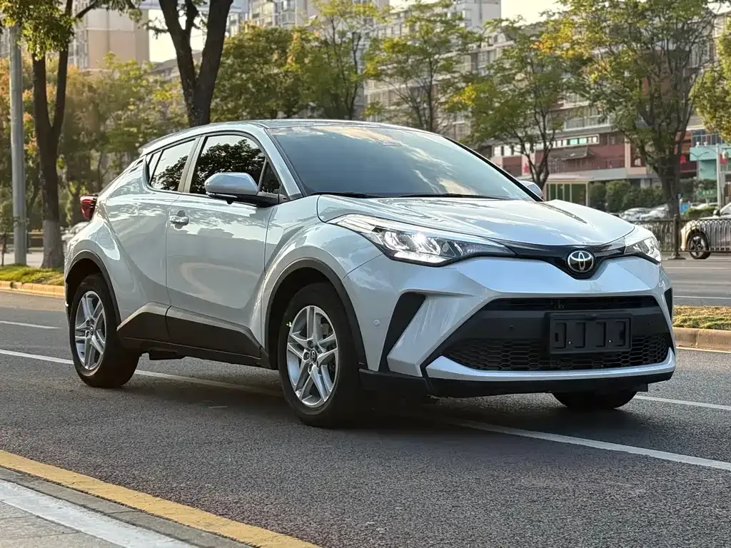 Toyota C-HR — фото 1
