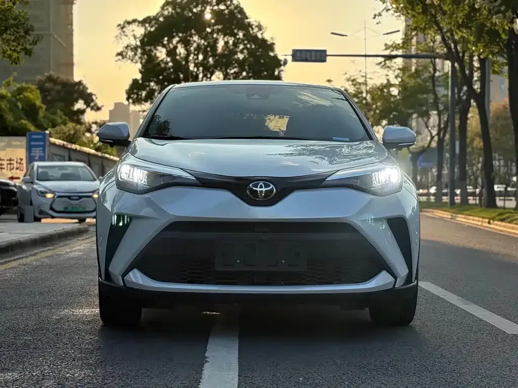 Toyota C-HR — фото 2