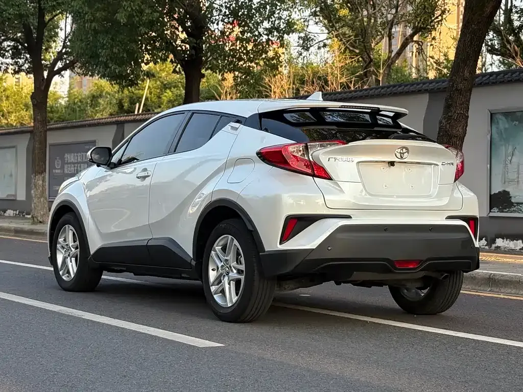 Toyota C-HR — фото 4