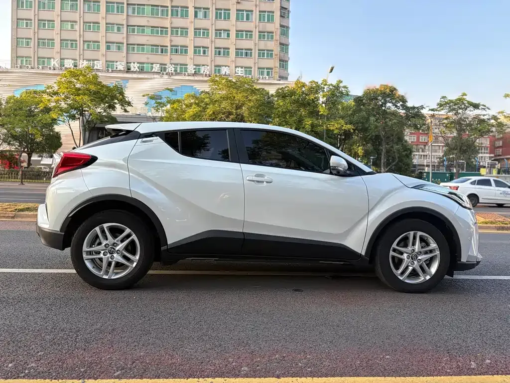 Toyota C-HR — фото 7