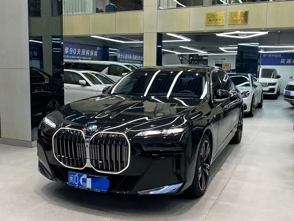 BMW 7 Series — фото 1