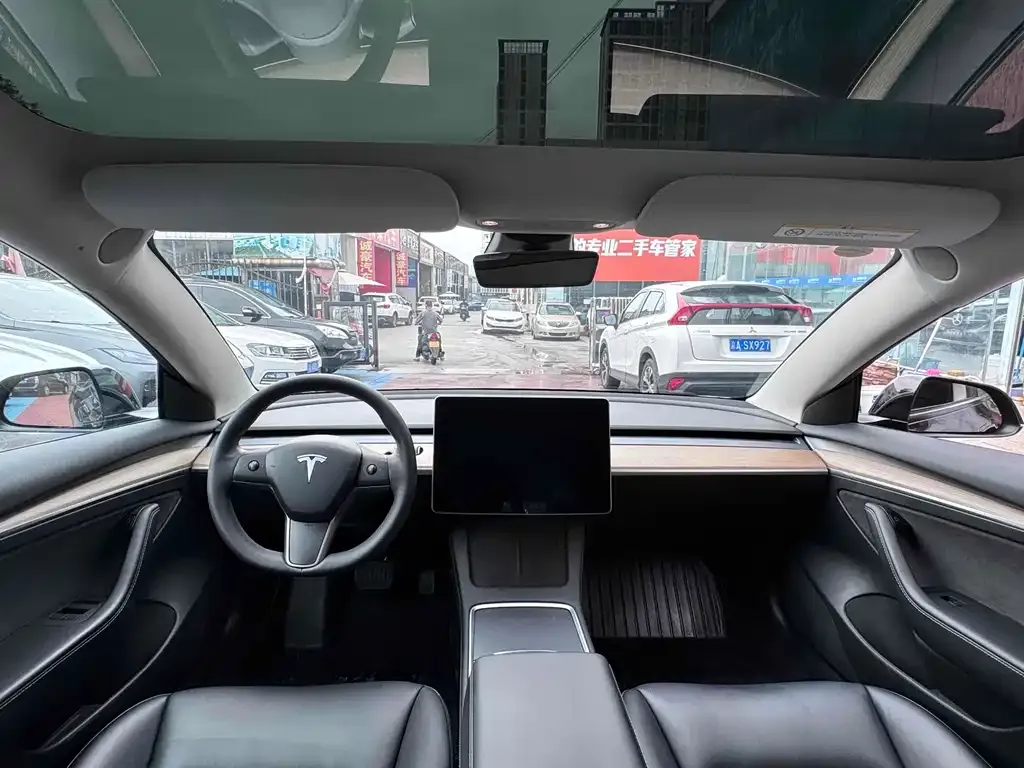 Tesla Model 3 — фото 10