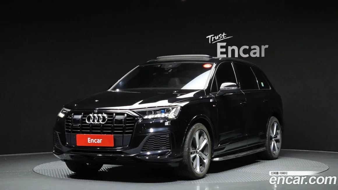 Audi Q7 — фото 1