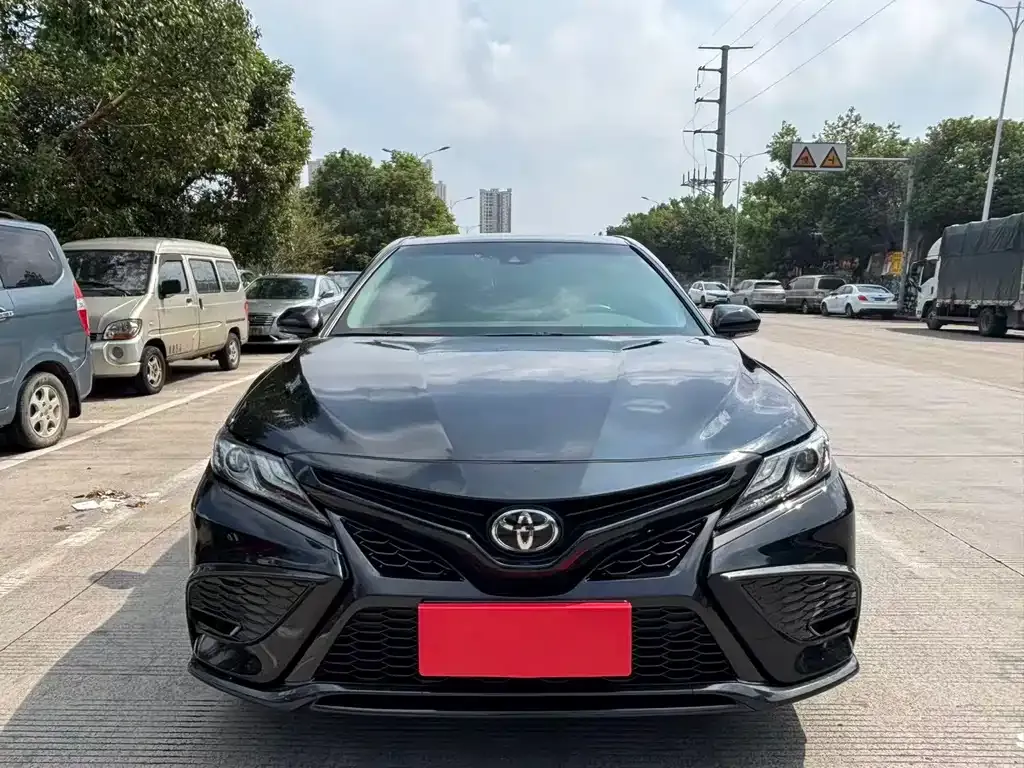 Toyota Camry 2023 из CN, фото 2