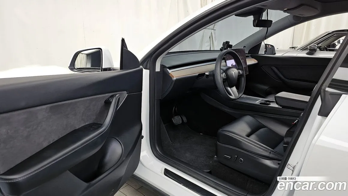 Tesla Model Y — фото 10