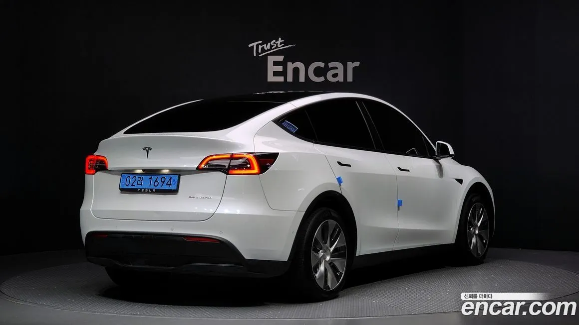 Tesla Model Y — фото 2