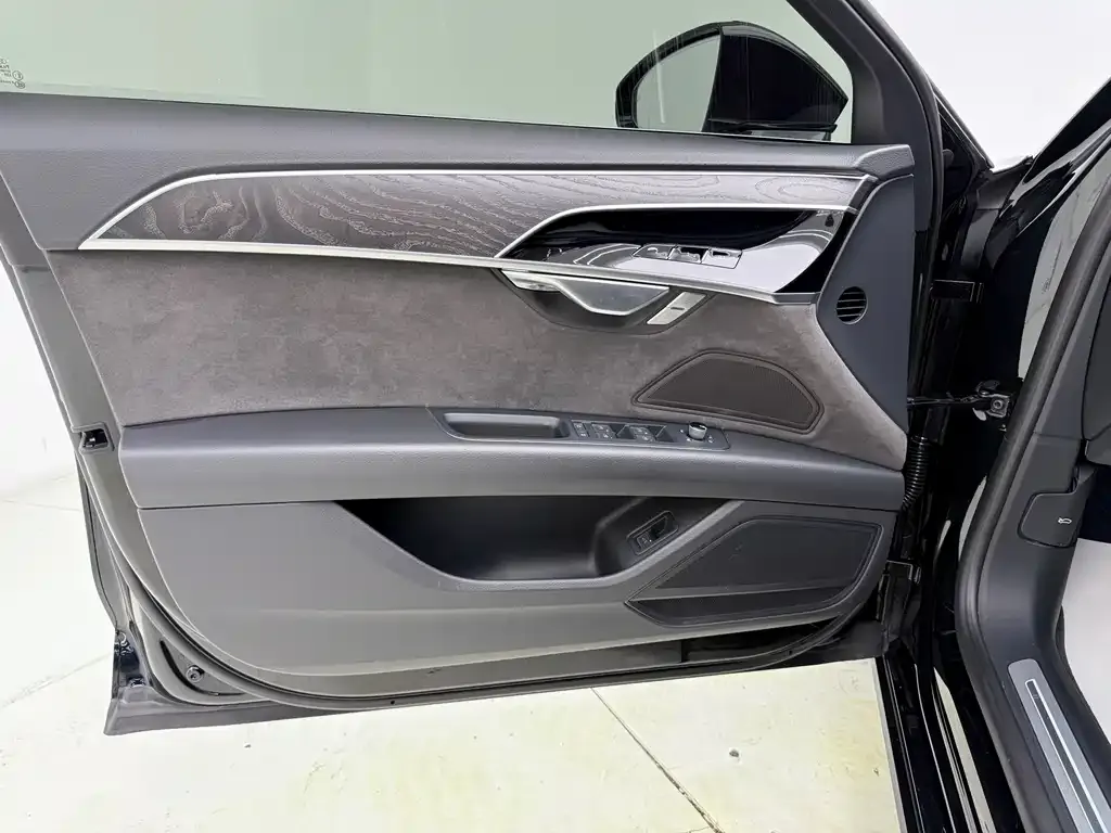 Audi A8 2021 из CN, фото 7