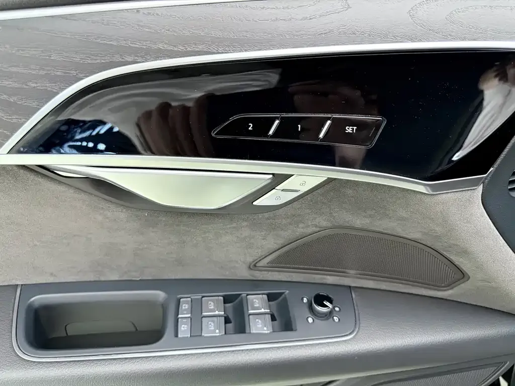 Audi A8 2021 из CN, фото 8