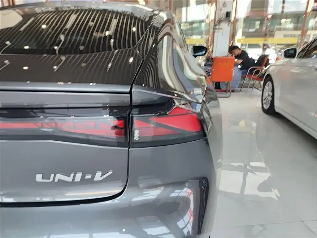 Changan UNI-V 2023 из CN, фото 8