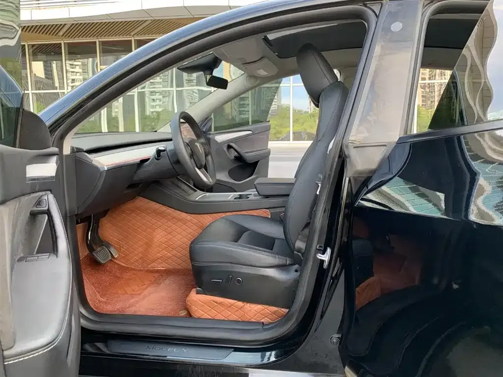 Tesla Model Y — фото 6