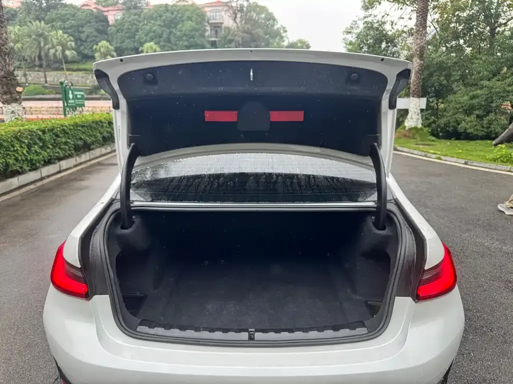 BMW 3 Series 2022 из CN, фото 10