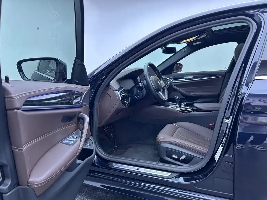 BMW 5 Series 2023 из CN, фото 10