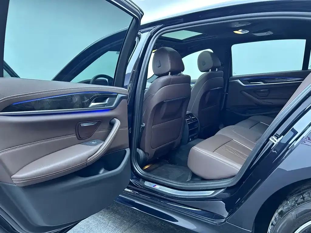 BMW 5 Series 2023 из CN, фото 7